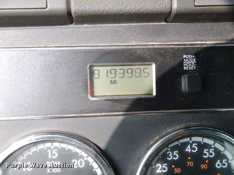 image for item HJ9689 2010 Freightliner Cascadia  semi truck