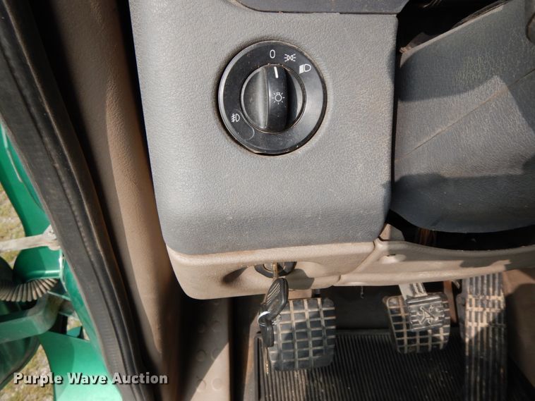 image for item HJ9689 2010 Freightliner Cascadia  semi truck