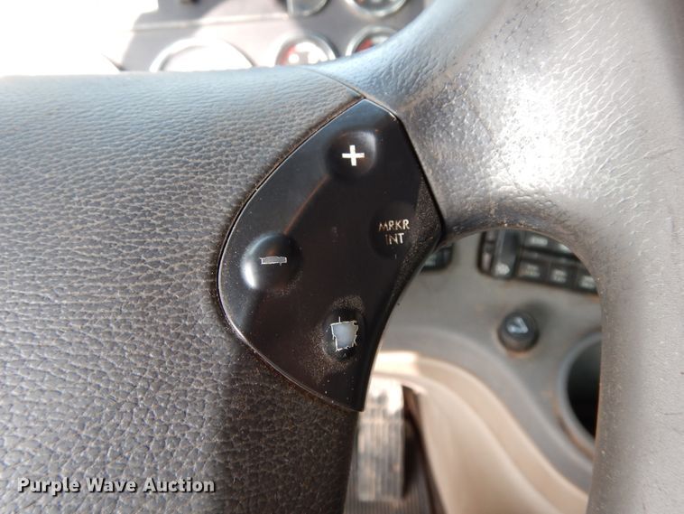 image for item HJ9689 2010 Freightliner Cascadia  semi truck