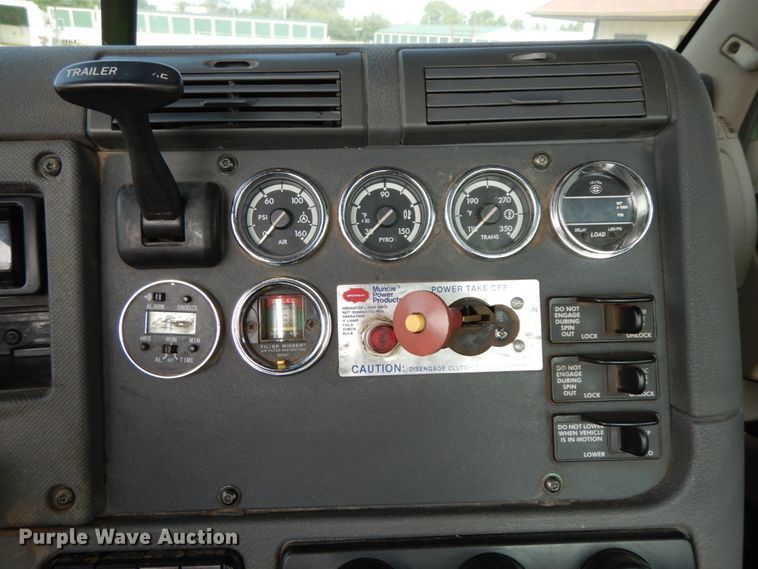 image for item HJ9689 2010 Freightliner Cascadia  semi truck