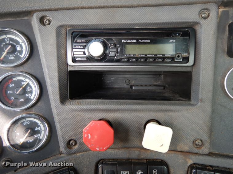 image for item HJ9689 2010 Freightliner Cascadia  semi truck