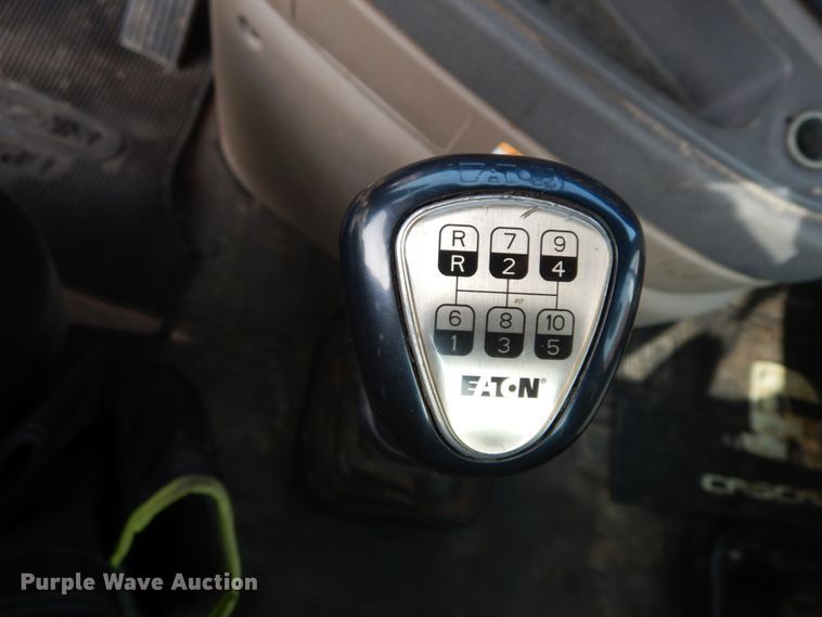 image for item HJ9689 2010 Freightliner Cascadia  semi truck