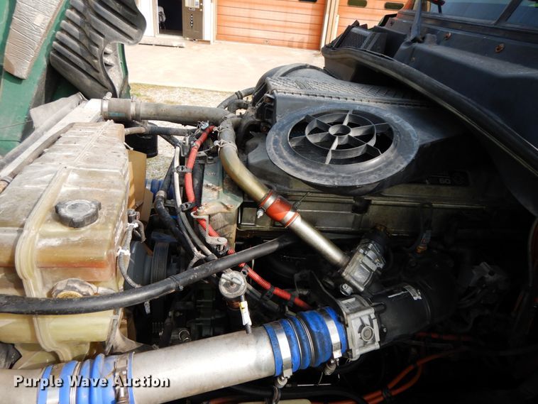 image for item HJ9689 2010 Freightliner Cascadia  semi truck