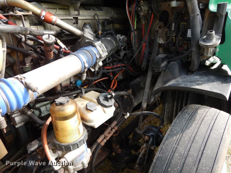 image for item HJ9689 2010 Freightliner Cascadia  semi truck