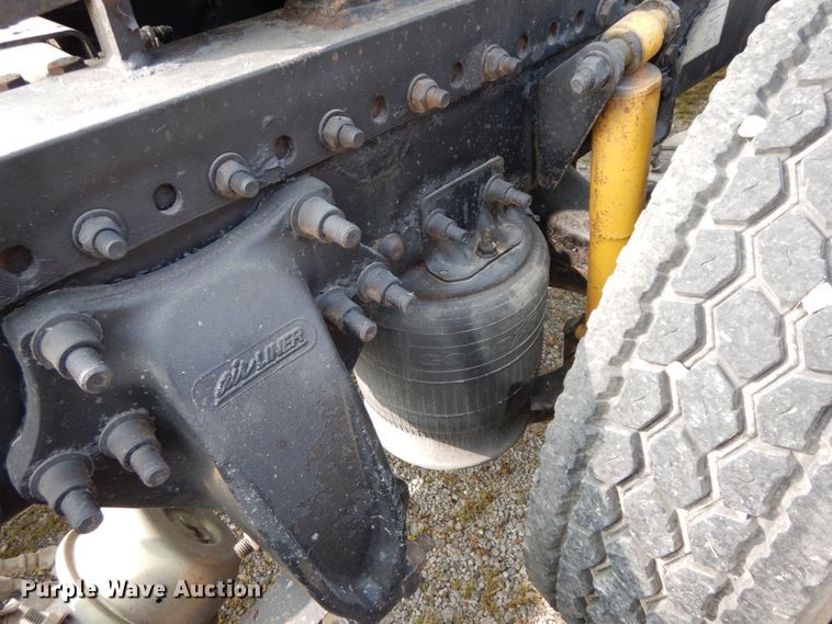 image for item HJ9689 2010 Freightliner Cascadia  semi truck