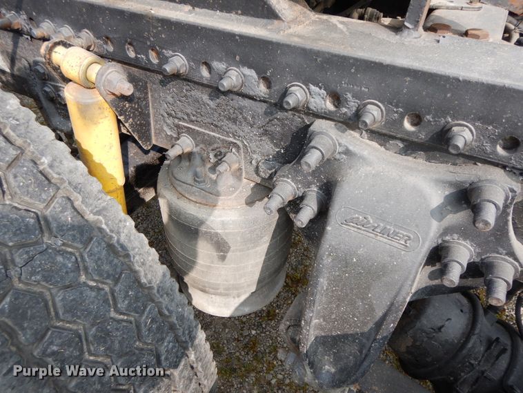 image for item HJ9689 2010 Freightliner Cascadia  semi truck