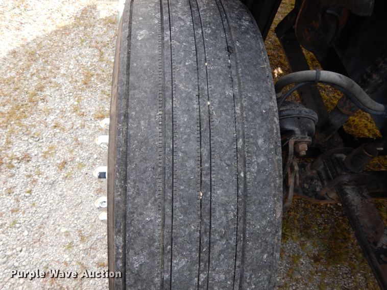 image for item HJ9689 2010 Freightliner Cascadia  semi truck