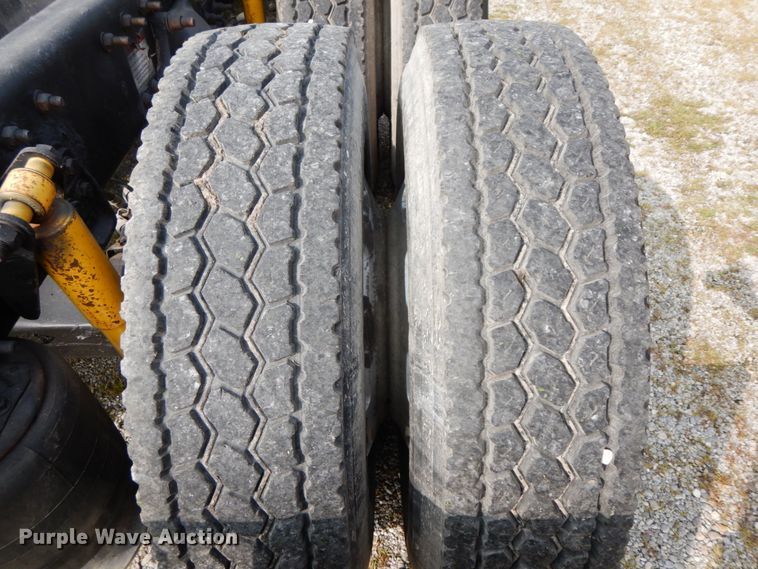 image for item HJ9689 2010 Freightliner Cascadia  semi truck