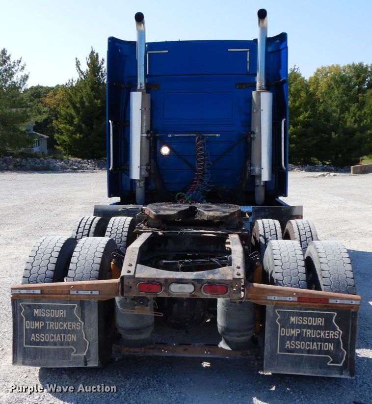 image for item HJ9718 2007 Volvo VN  10th Anniversary Series semi truck