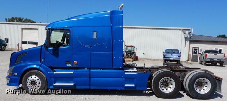 image for item HJ9718 2007 Volvo VN  10th Anniversary Series semi truck