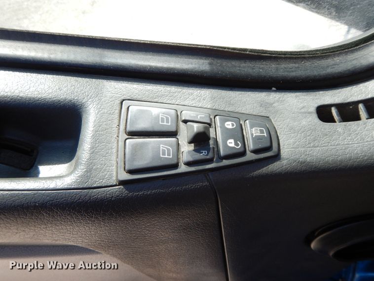 image for item HJ9718 2007 Volvo VN  10th Anniversary Series semi truck