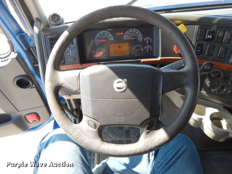 image for item HJ9718 2007 Volvo VN  10th Anniversary Series semi truck