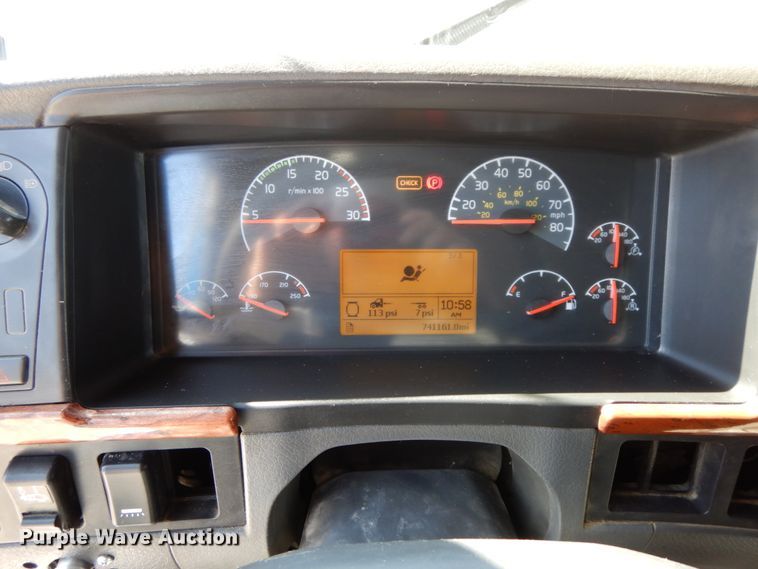 image for item HJ9718 2007 Volvo VN  10th Anniversary Series semi truck