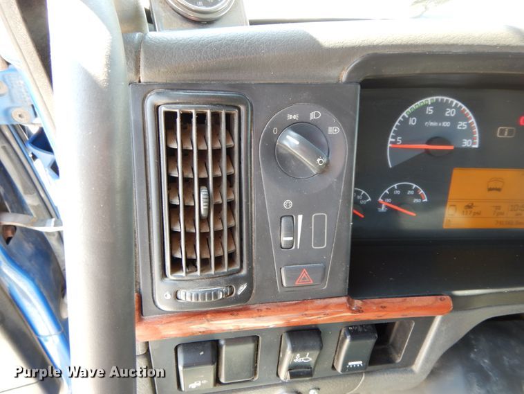 image for item HJ9718 2007 Volvo VN  10th Anniversary Series semi truck