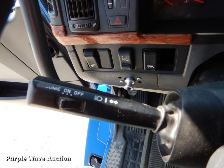 image for item HJ9718 2007 Volvo VN  10th Anniversary Series semi truck