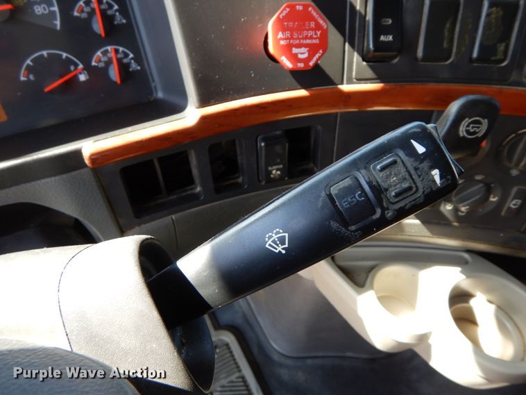 image for item HJ9718 2007 Volvo VN  10th Anniversary Series semi truck