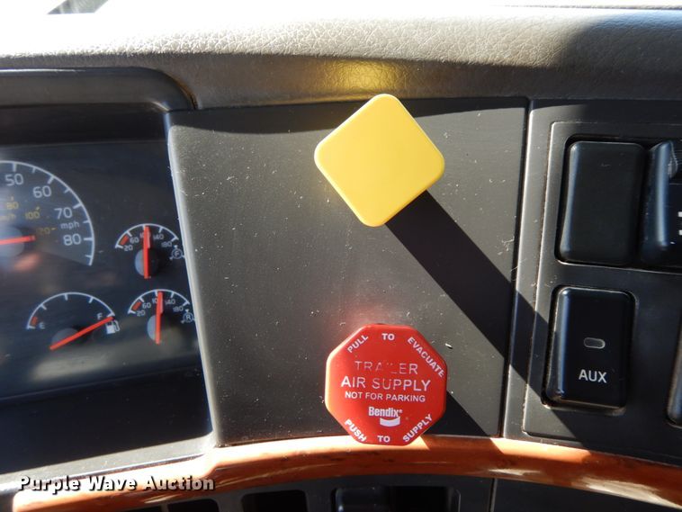 image for item HJ9718 2007 Volvo VN  10th Anniversary Series semi truck