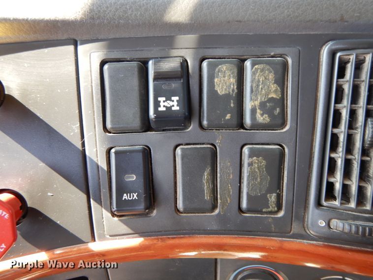 image for item HJ9718 2007 Volvo VN  10th Anniversary Series semi truck