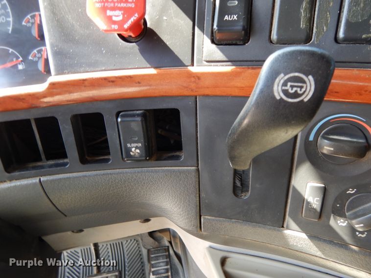 image for item HJ9718 2007 Volvo VN  10th Anniversary Series semi truck