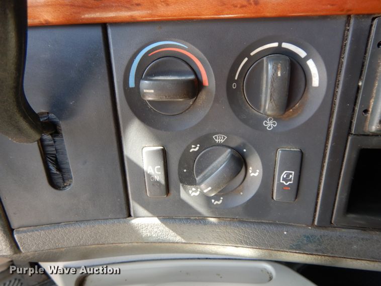 image for item HJ9718 2007 Volvo VN  10th Anniversary Series semi truck