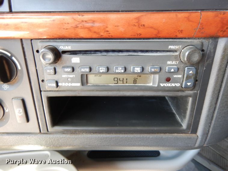 image for item HJ9718 2007 Volvo VN  10th Anniversary Series semi truck