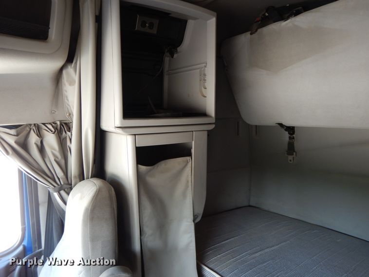 image for item HJ9718 2007 Volvo VN  10th Anniversary Series semi truck