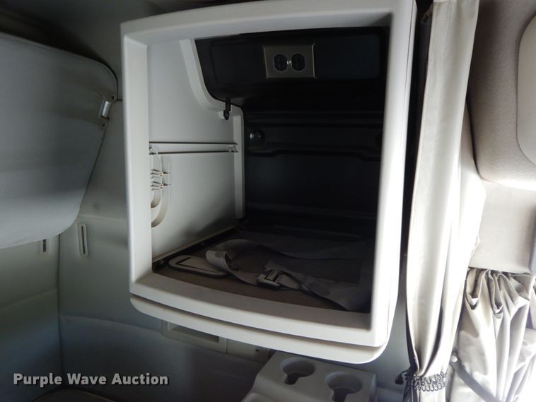 image for item HJ9718 2007 Volvo VN  10th Anniversary Series semi truck