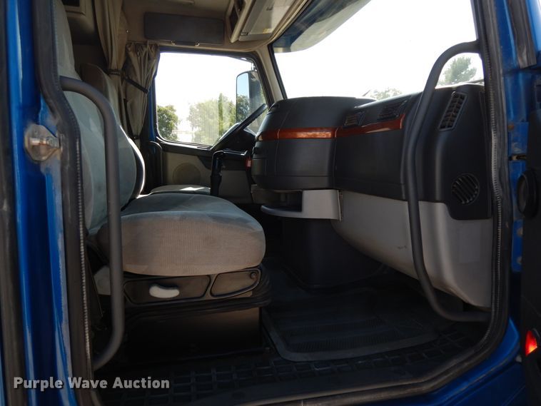 image for item HJ9718 2007 Volvo VN  10th Anniversary Series semi truck