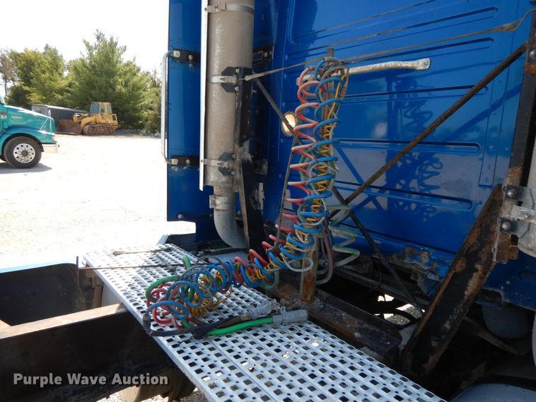 image for item HJ9718 2007 Volvo VN  10th Anniversary Series semi truck