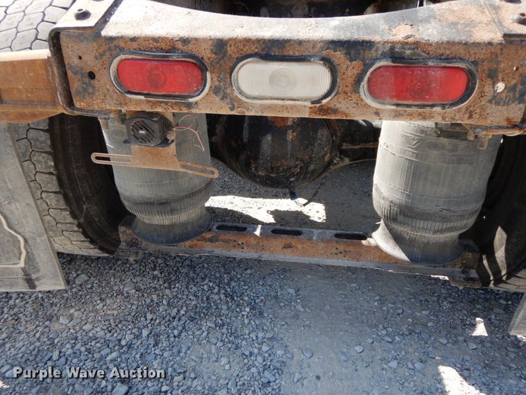 image for item HJ9718 2007 Volvo VN  10th Anniversary Series semi truck