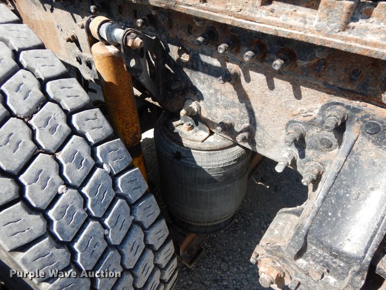 image for item HJ9718 2007 Volvo VN  10th Anniversary Series semi truck