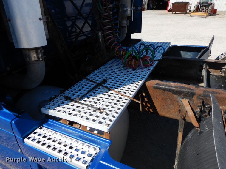 image for item HJ9718 2007 Volvo VN  10th Anniversary Series semi truck