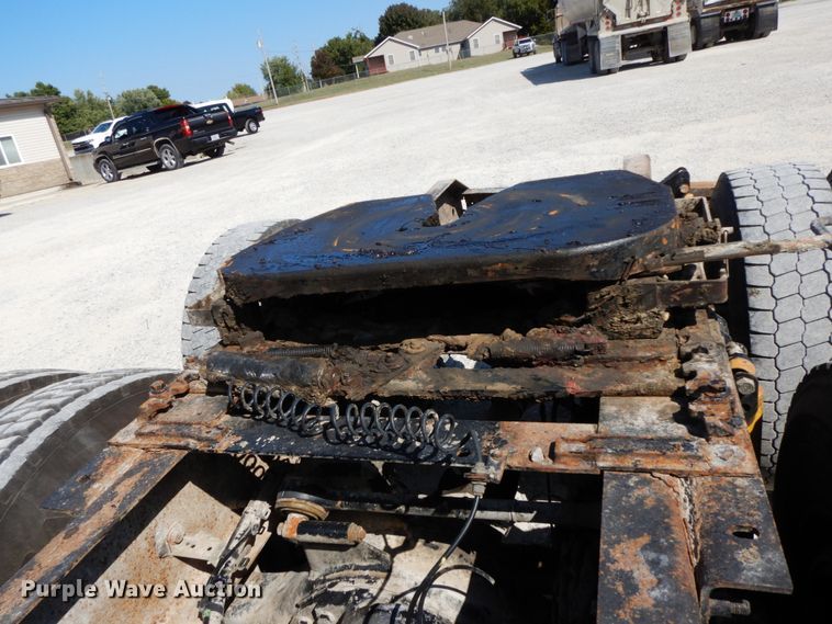 image for item HJ9718 2007 Volvo VN  10th Anniversary Series semi truck