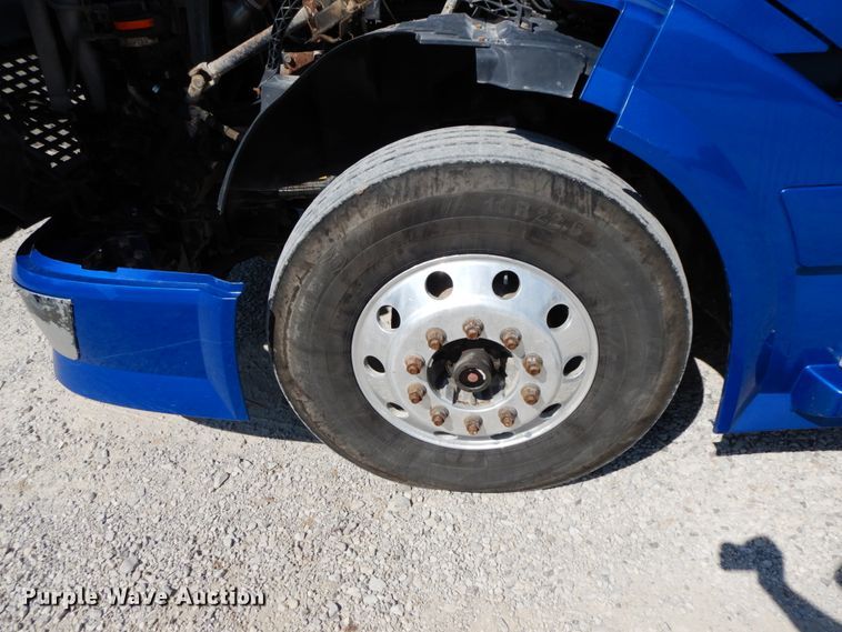 image for item HJ9718 2007 Volvo VN  10th Anniversary Series semi truck