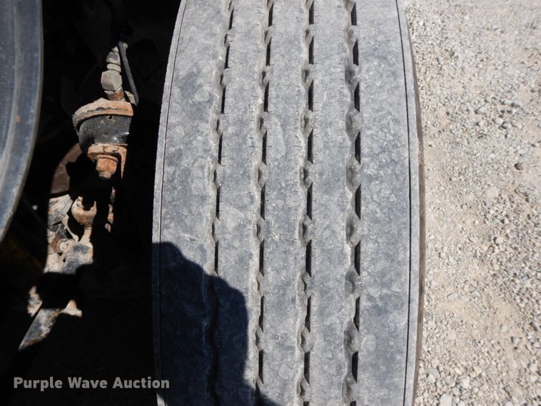 image for item HJ9718 2007 Volvo VN  10th Anniversary Series semi truck