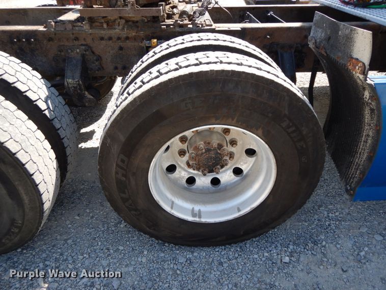 image for item HJ9718 2007 Volvo VN  10th Anniversary Series semi truck