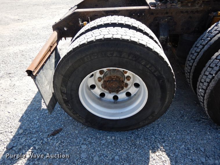 image for item HJ9718 2007 Volvo VN  10th Anniversary Series semi truck