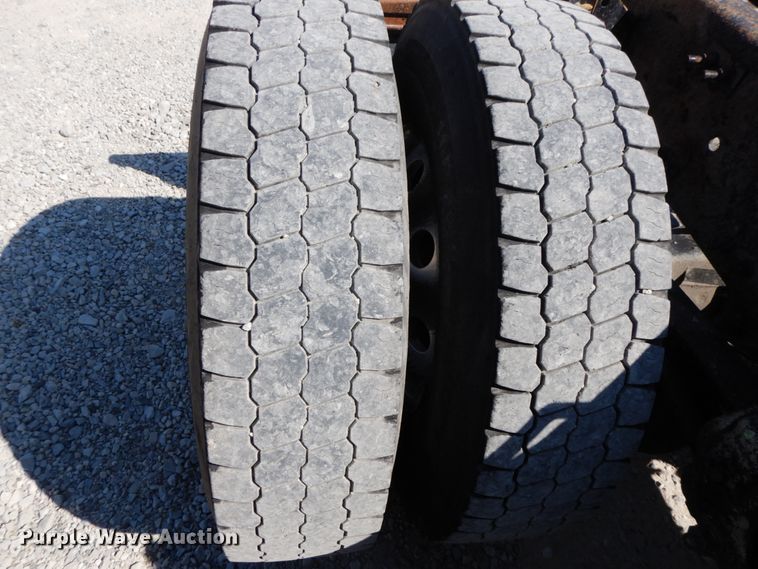 image for item HJ9718 2007 Volvo VN  10th Anniversary Series semi truck