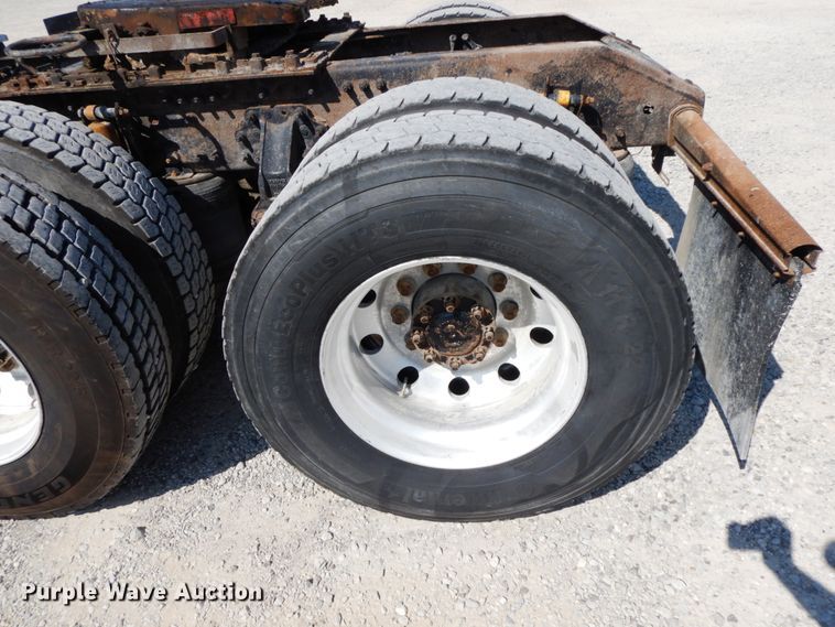 image for item HJ9718 2007 Volvo VN  10th Anniversary Series semi truck