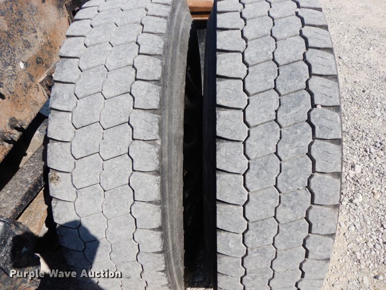 image for item HJ9718 2007 Volvo VN  10th Anniversary Series semi truck