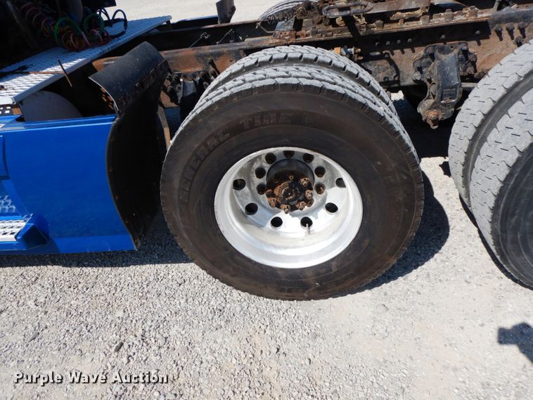 image for item HJ9718 2007 Volvo VN  10th Anniversary Series semi truck