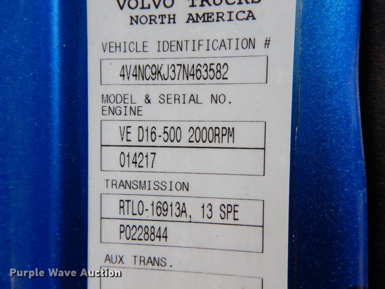 image for item HJ9718 2007 Volvo VN  10th Anniversary Series semi truck