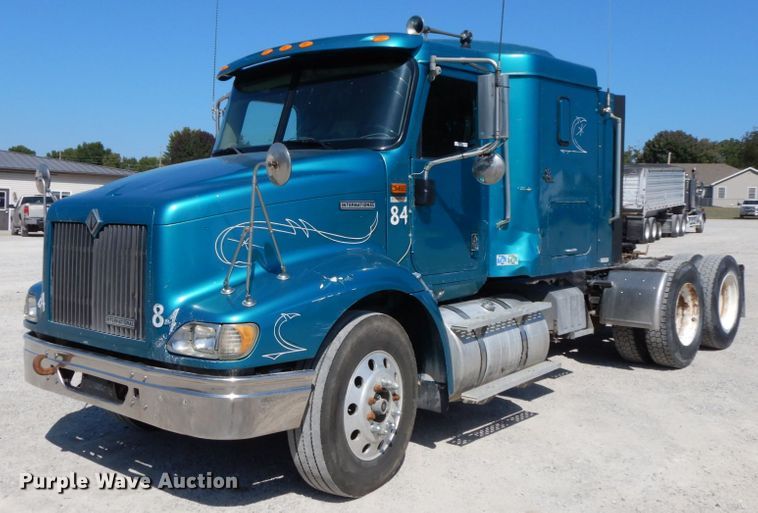 image for item HJ9719 2000 International 9200i  semi truck