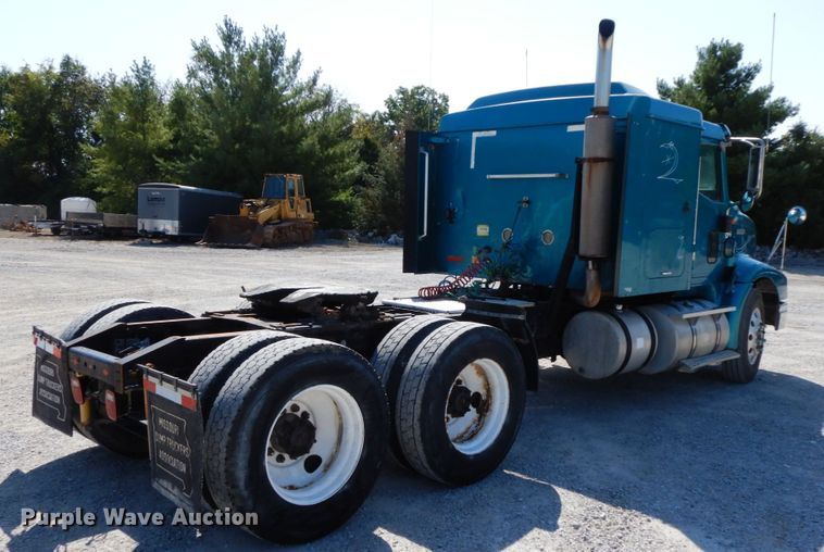 image for item HJ9719 2000 International 9200i  semi truck