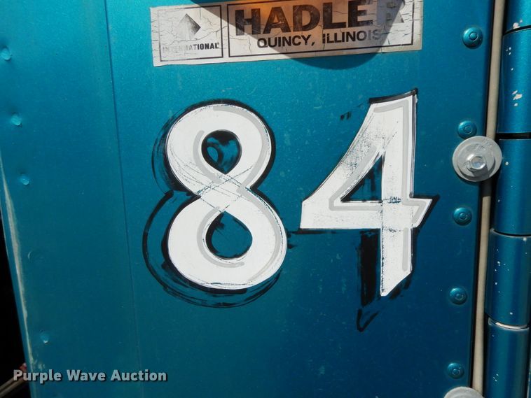 image for item HJ9719 2000 International 9200i  semi truck