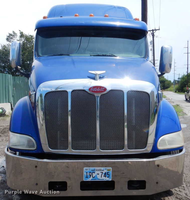 image for item HJ9803 2007 Peterbilt 387  semi truck