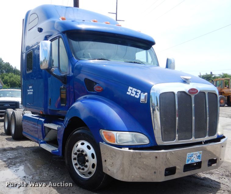 image for item HJ9803 2007 Peterbilt 387  semi truck