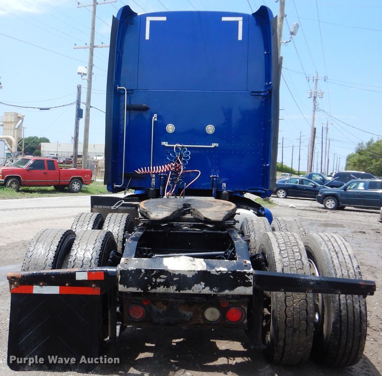 image for item HJ9803 2007 Peterbilt 387  semi truck