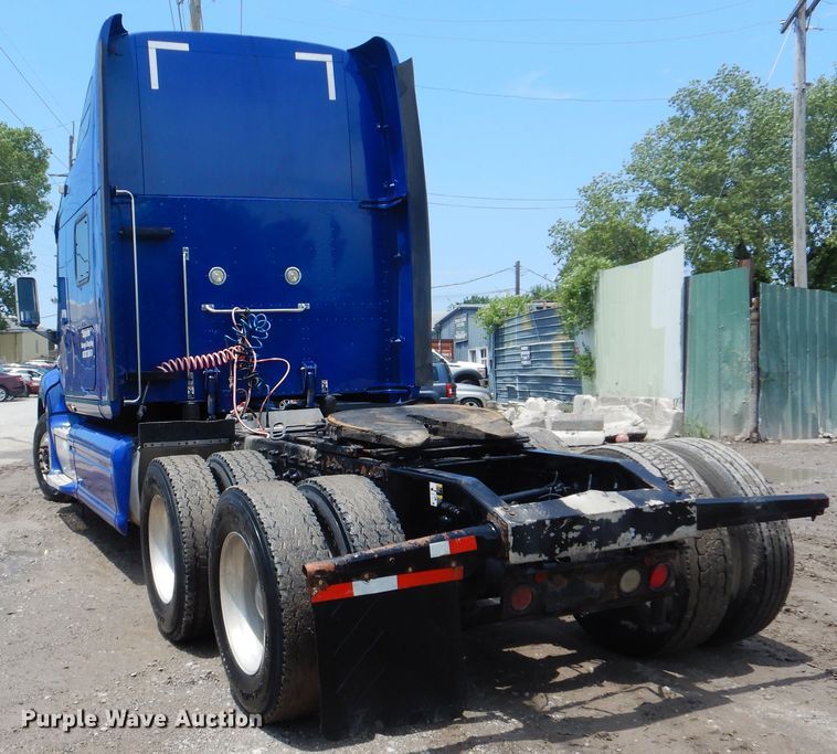 image for item HJ9803 2007 Peterbilt 387  semi truck