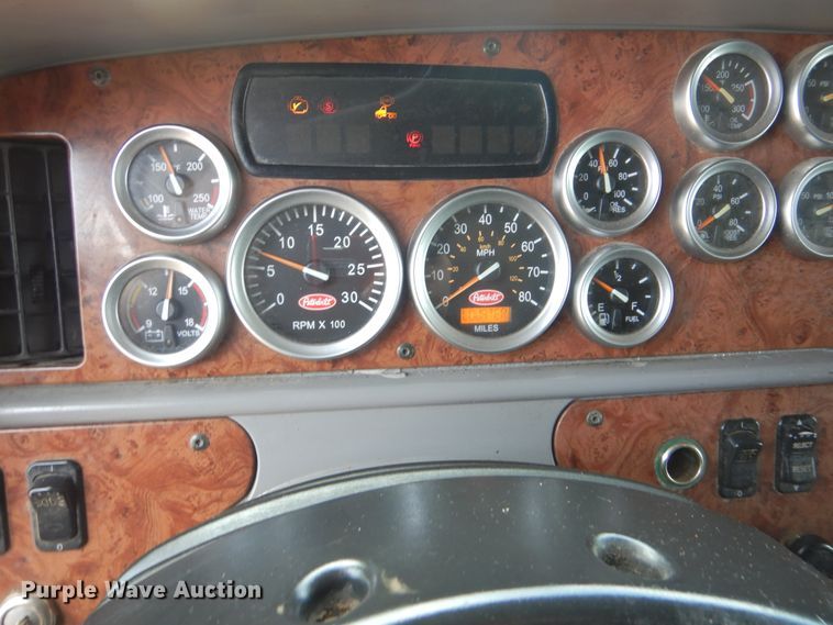 image for item HJ9803 2007 Peterbilt 387  semi truck